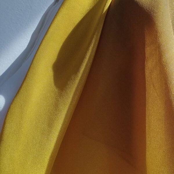 Silk degrade multicolored thin scarf Composition: Silk100% Colour: Brown-Bronze-Yellow Dimensions: 0,95* 0,95 Care: Dry Clean