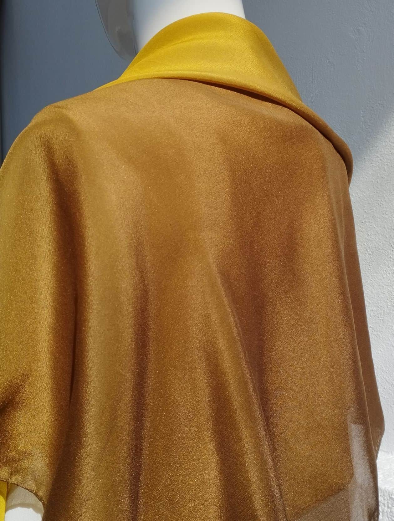 Silk degrade multicolored thin scarf Composition: Silk100% Colour: Brown-Bronze-Yellow Dimensions: 0,95* 0,95 Care: Dry Clean