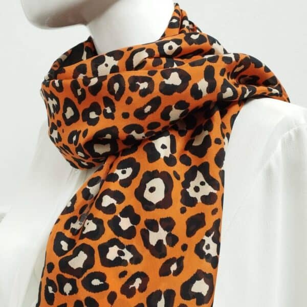 Silk scarf ANIMAL PRINT Composition:Silk 100% Colour: Animal Print Dimensions: 50cm* 1,60 Care: Dry Clean